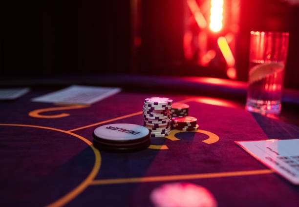 ikantoto live casino table with multiple players and dealer